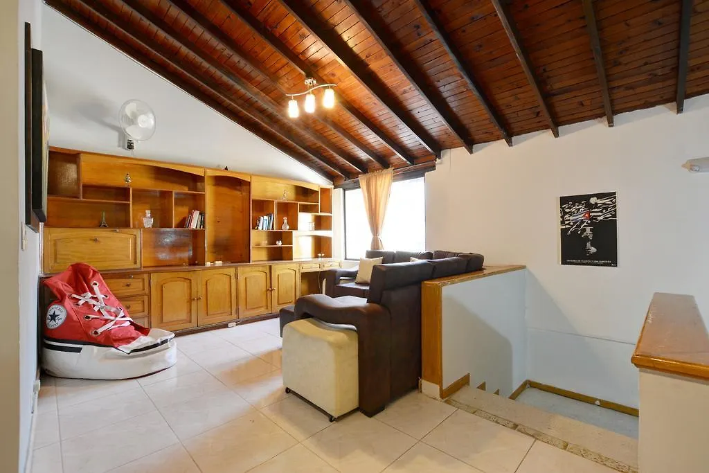 Casa Grande Para Grupos Siete Habitaciones Big House 7 Bedrooms Medellín