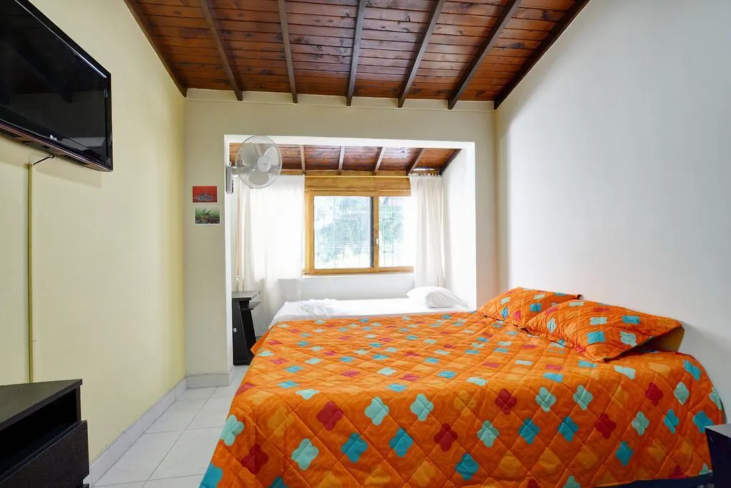 Casa Grande Para Grupos Siete Habitaciones Big House 7 Bedrooms Medellín Kolumbien