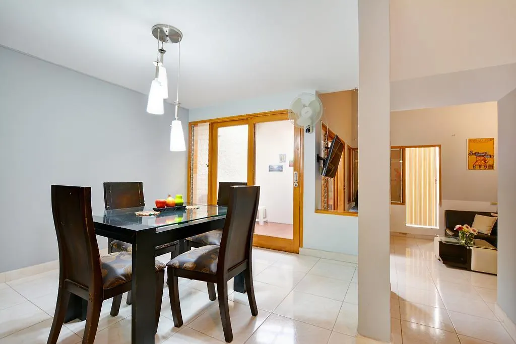 Casa Grande Para Grupos Siete Habitaciones Big House 7 Bedrooms Medellín Ferienhaus