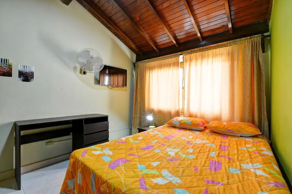Ferienhaus Casa Grande Para Grupos Siete Habitaciones Big House 7 Bedrooms Medellín